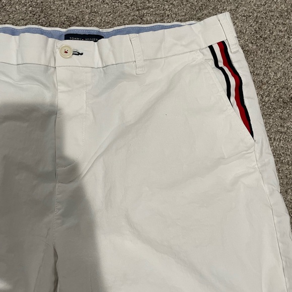 Men’s white Tommy Hilfiger shorts size 38 - Picture 3 of 4
